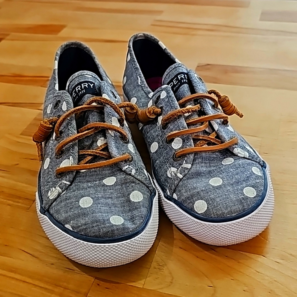 Sperry shoes size 4